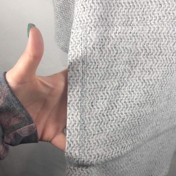 Pure Essence super soft light gray poncho size medium - Picture 4 of 11